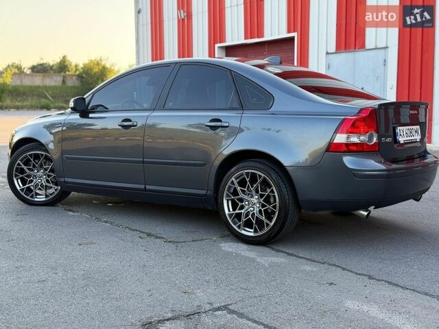 Сірий Вольво S40, об'ємом двигуна 2.5 л та пробігом 107 тис. км за 8000 $, фото 1 на Automoto.ua