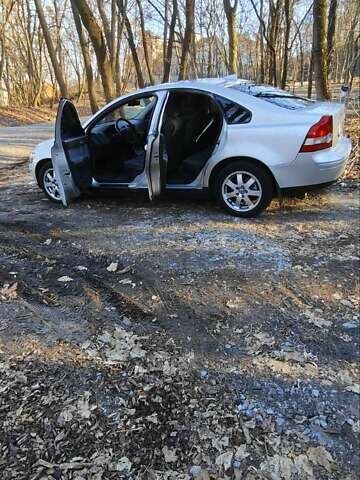 Серый Вольво С40, объемом двигателя 1.8 л и пробегом 208 тыс. км за 6500 $, фото 1 на Automoto.ua