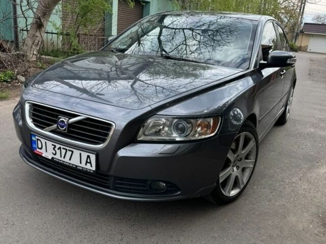 Серый Вольво С40, объемом двигателя 2.4 л и пробегом 222 тыс. км за 7900 $, фото 1 на Automoto.ua
