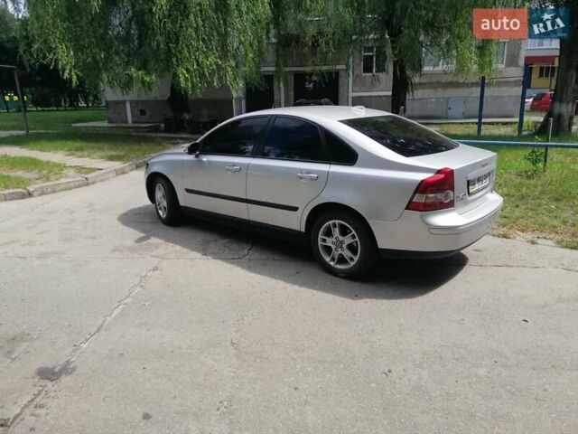 Сірий Вольво S40, об'ємом двигуна 2 л та пробігом 215 тис. км за 6000 $, фото 1 на Automoto.ua