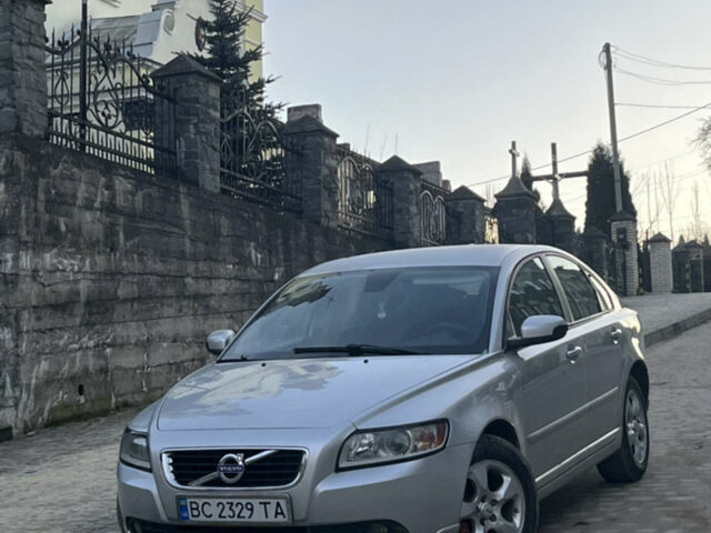 Серый Вольво С40, объемом двигателя 1.6 л и пробегом 400 тыс. км за 6000 $, фото 1 на Automoto.ua
