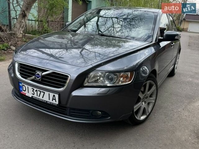 Серый Вольво С40, объемом двигателя 2.4 л и пробегом 222 тыс. км за 8000 $, фото 1 на Automoto.ua