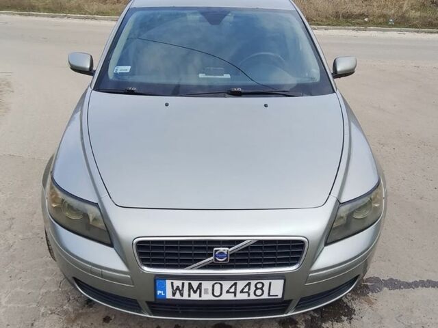 Серый Вольво С40, объемом двигателя 2 л и пробегом 200 тыс. км за 2821 $, фото 1 на Automoto.ua