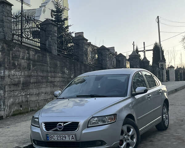 Серый Вольво С40, объемом двигателя 1.6 л и пробегом 400 тыс. км за 6300 $, фото 1 на Automoto.ua