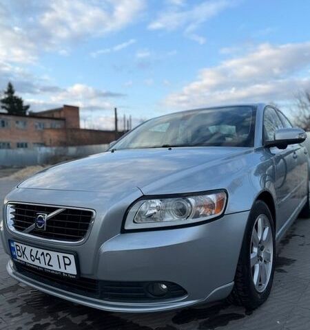 Серый Вольво С40, объемом двигателя 2 л и пробегом 167 тыс. км за 6500 $, фото 1 на Automoto.ua