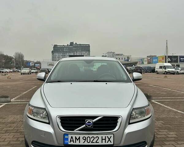 Серый Вольво С40, объемом двигателя 2 л и пробегом 235 тыс. км за 7500 $, фото 1 на Automoto.ua