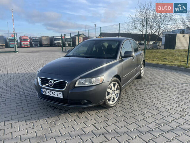 Серый Вольво С40, объемом двигателя 1.56 л и пробегом 230 тыс. км за 7200 $, фото 1 на Automoto.ua