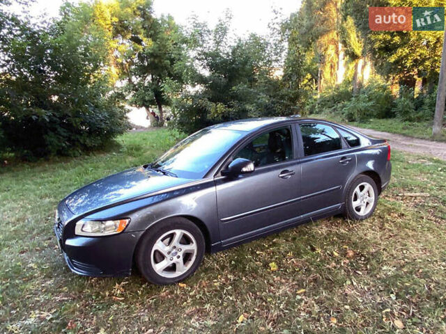 Сірий Вольво S40, об'ємом двигуна 1.56 л та пробігом 216 тис. км за 9200 $, фото 1 на Automoto.ua