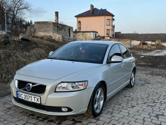 Сірий Вольво S40, об'ємом двигуна 1.56 л та пробігом 215 тис. км за 8500 $, фото 1 на Automoto.ua