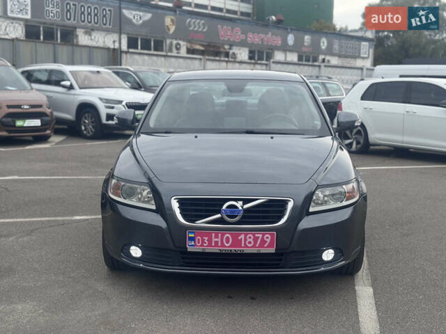 Серый Вольво С40, объемом двигателя 1.6 л и пробегом 192 тыс. км за 9900 $, фото 1 на Automoto.ua