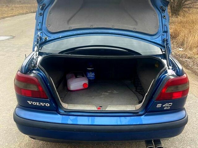 Синий Вольво С40, объемом двигателя 1.9 л и пробегом 480 тыс. км за 2700 $, фото 1 на Automoto.ua