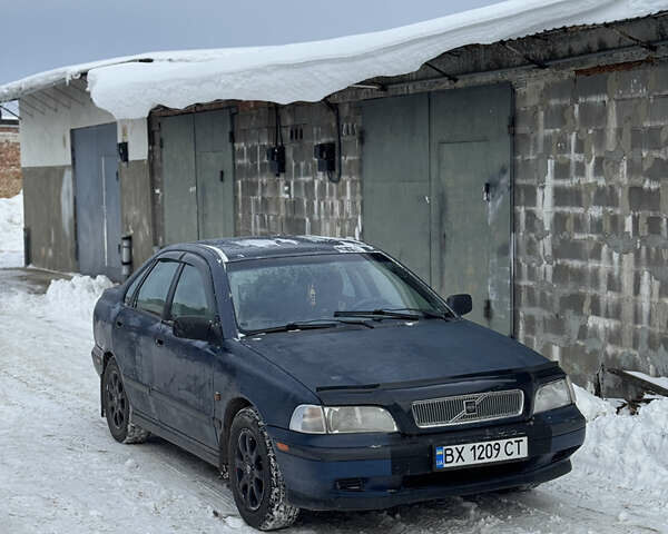 Синий Вольво С40, объемом двигателя 1.73 л и пробегом 326 тыс. км за 2299 $, фото 1 на Automoto.ua