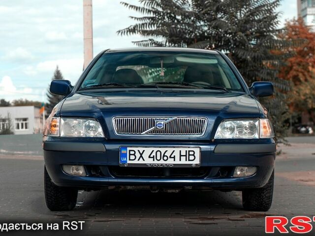 Синий Вольво С40, объемом двигателя 1.6 л и пробегом 181 тыс. км за 2700 $, фото 1 на Automoto.ua