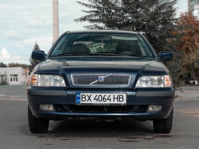 Синий Вольво С40, объемом двигателя 1.6 л и пробегом 181 тыс. км за 3500 $, фото 1 на Automoto.ua