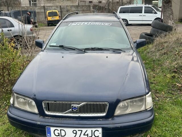 Синий Вольво С40, объемом двигателя 1.9 л и пробегом 100 тыс. км за 600 $, фото 1 на Automoto.ua