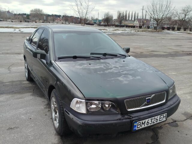 Зелений Вольво S40, об'ємом двигуна 1.7 л та пробігом 300 тис. км за 1600 $, фото 1 на Automoto.ua