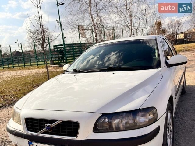 Белый Вольво С60, объемом двигателя 2.4 л и пробегом 314 тыс. км за 3500 $, фото 1 на Automoto.ua