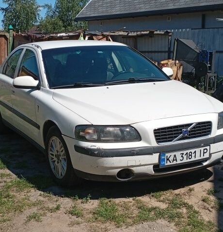 Белый Вольво С60, объемом двигателя 2.4 л и пробегом 380 тыс. км за 4300 $, фото 1 на Automoto.ua