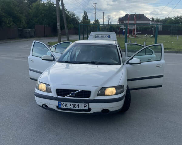 Белый Вольво С60, объемом двигателя 2.44 л и пробегом 376 тыс. км за 3000 $, фото 1 на Automoto.ua