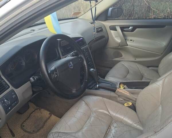 Белый Вольво С60, объемом двигателя 2.5 л и пробегом 182 тыс. км за 4100 $, фото 1 на Automoto.ua