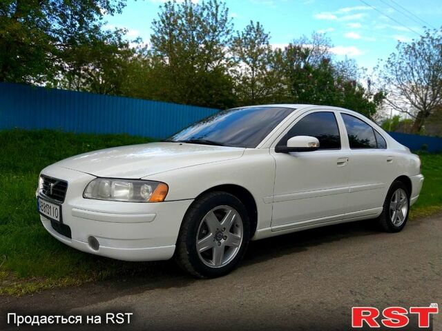 Белый Вольво С60, объемом двигателя 2.5 л и пробегом 260 тыс. км за 5500 $, фото 1 на Automoto.ua