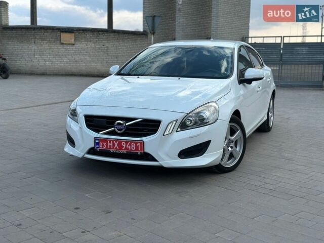 Белый Вольво С60, объемом двигателя 2 л и пробегом 267 тыс. км за 10990 $, фото 1 на Automoto.ua