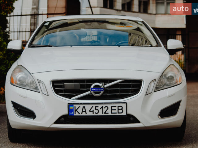 Белый Вольво С60, объемом двигателя 2.95 л и пробегом 240 тыс. км за 10000 $, фото 1 на Automoto.ua