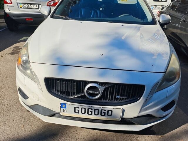 Белый Вольво С60, объемом двигателя 2.95 л и пробегом 272 тыс. км за 7000 $, фото 1 на Automoto.ua