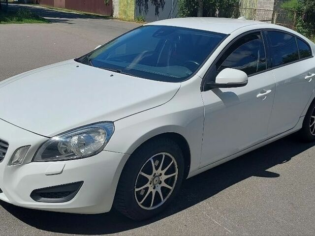 Белый Вольво С60, объемом двигателя 1.6 л и пробегом 136 тыс. км за 7900 $, фото 1 на Automoto.ua
