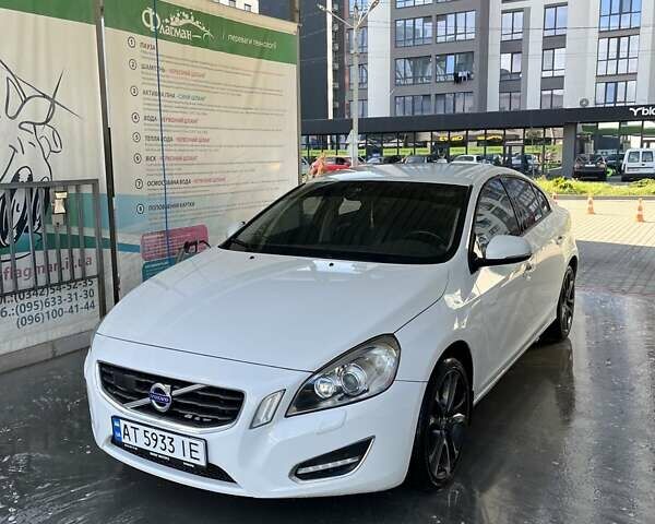 Белый Вольво С60, объемом двигателя 1.6 л и пробегом 157 тыс. км за 10200 $, фото 1 на Automoto.ua