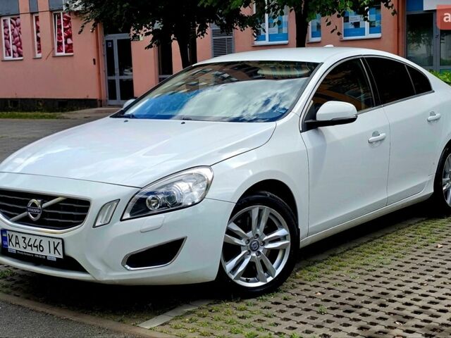 Белый Вольво С60, объемом двигателя 2.4 л и пробегом 270 тыс. км за 9999 $, фото 1 на Automoto.ua