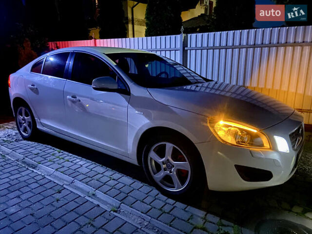 Білий Вольво С60, об'ємом двигуна 1.6 л та пробігом 194 тис. км за 7000 $, фото 1 на Automoto.ua