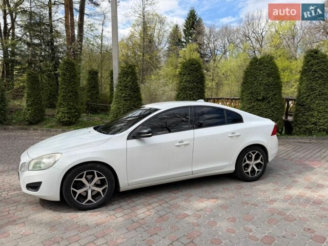 Белый Вольво С60, объемом двигателя 1.98 л и пробегом 378 тыс. км за 8300 $, фото 1 на Automoto.ua