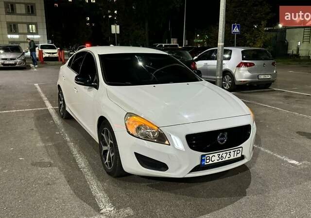 Белый Вольво С60, объемом двигателя 2 л и пробегом 351 тыс. км за 8500 $, фото 1 на Automoto.ua