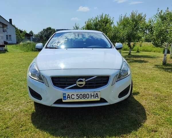 Белый Вольво С60, объемом двигателя 1.6 л и пробегом 307 тыс. км за 9000 $, фото 1 на Automoto.ua