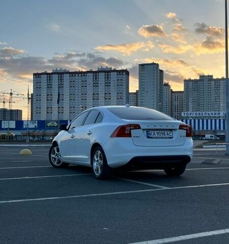 Белый Вольво С60, объемом двигателя 2.52 л и пробегом 265 тыс. км за 8800 $, фото 1 на Automoto.ua