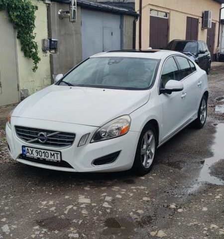 Білий Вольво С60, об'ємом двигуна 2.5 л та пробігом 80 тис. км за 8500 $, фото 1 на Automoto.ua