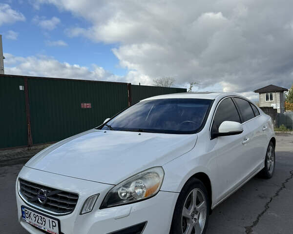 Білий Вольво С60, об'ємом двигуна 2.5 л та пробігом 266 тис. км за 7950 $, фото 1 на Automoto.ua