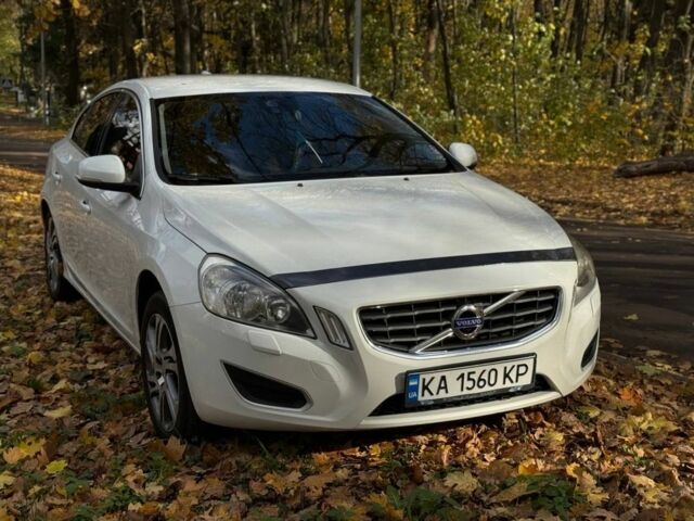 Белый Вольво С60, объемом двигателя 2 л и пробегом 221 тыс. км за 12800 $, фото 1 на Automoto.ua
