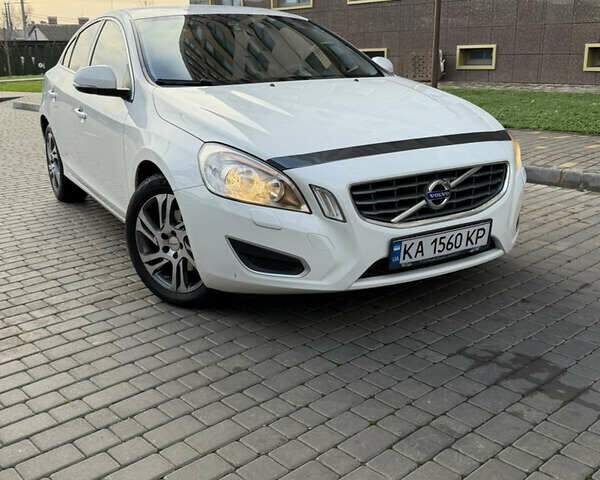 Белый Вольво С60, объемом двигателя 1.98 л и пробегом 222 тыс. км за 10500 $, фото 1 на Automoto.ua