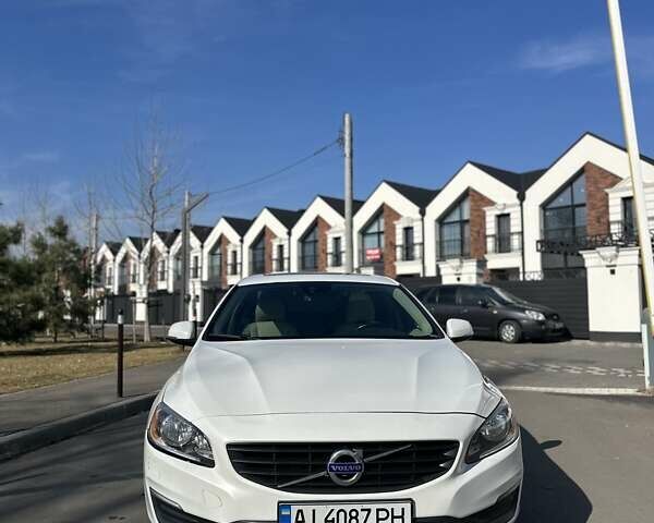 Белый Вольво С60, объемом двигателя 2.5 л и пробегом 187 тыс. км за 11200 $, фото 1 на Automoto.ua