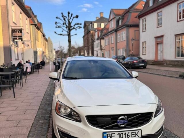 Белый Вольво С60, объемом двигателя 2.52 л и пробегом 314 тыс. км за 274 $, фото 1 на Automoto.ua