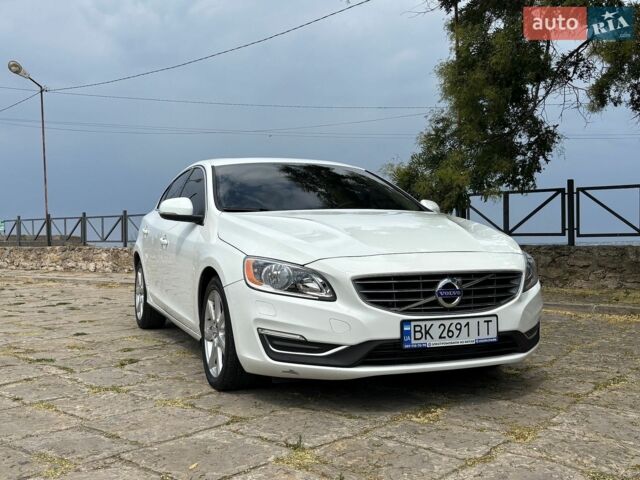 Белый Вольво С60, объемом двигателя 2 л и пробегом 207 тыс. км за 12800 $, фото 1 на Automoto.ua