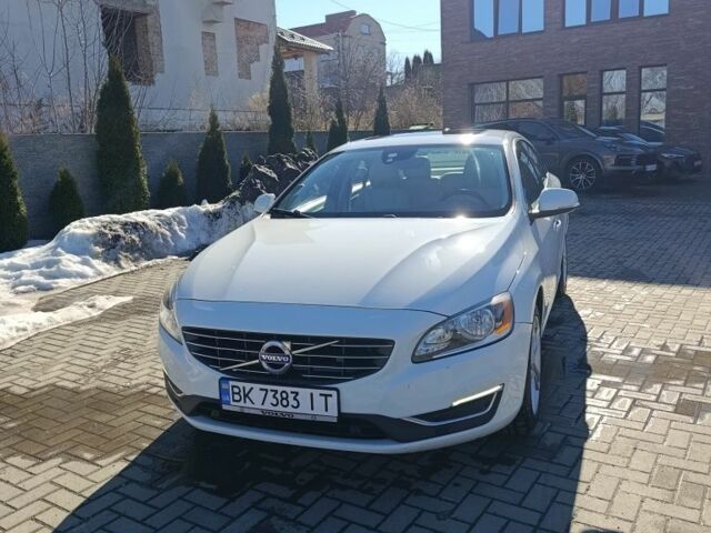 Белый Вольво С60, объемом двигателя 2.5 л и пробегом 246 тыс. км за 11500 $, фото 1 на Automoto.ua