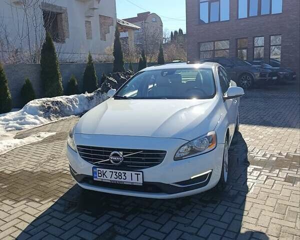 Белый Вольво С60, объемом двигателя 2.5 л и пробегом 246 тыс. км за 11500 $, фото 1 на Automoto.ua