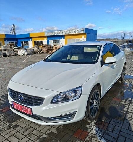 Белый Вольво С60, объемом двигателя 2 л и пробегом 206 тыс. км за 13600 $, фото 1 на Automoto.ua