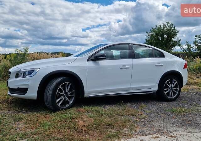 Белый Вольво С60, объемом двигателя 1.97 л и пробегом 51 тыс. км за 24000 $, фото 1 на Automoto.ua