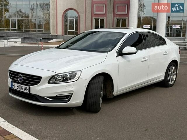 Белый Вольво С60, объемом двигателя 1.97 л и пробегом 117 тыс. км за 16100 $, фото 1 на Automoto.ua