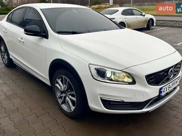 Белый Вольво С60, объемом двигателя 1.97 л и пробегом 106 тыс. км за 19500 $, фото 1 на Automoto.ua