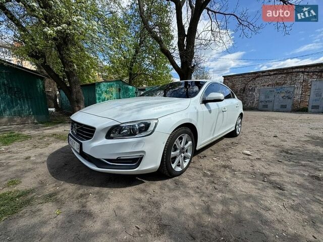 Белый Вольво С60, объемом двигателя 2 л и пробегом 185 тыс. км за 15700 $, фото 1 на Automoto.ua